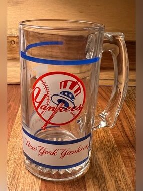 Vintage 1991 New York Yankees Glass Beer Mug Top Hat Logo Starburst Base